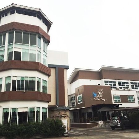 Hotel Le Lerts Living Khon Kaen Bagian luar foto