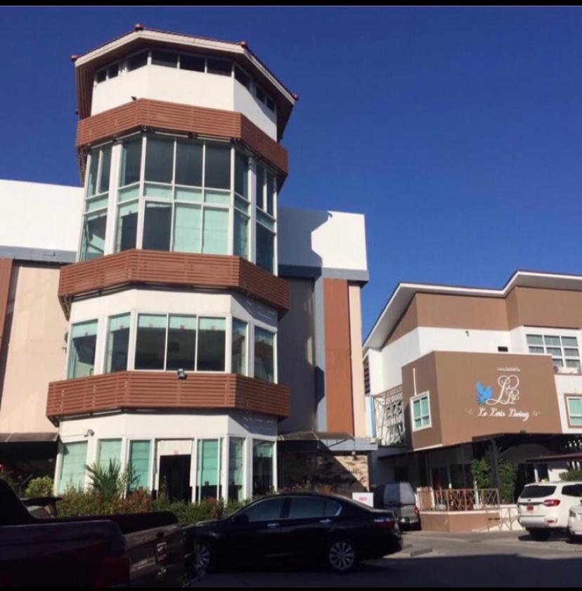 Hotel Le Lerts Living Khon Kaen Bagian luar foto