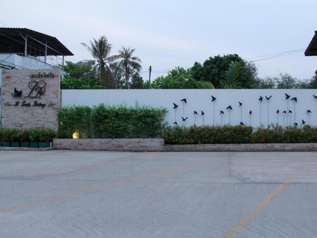Hotel Le Lerts Living Khon Kaen Bagian luar foto