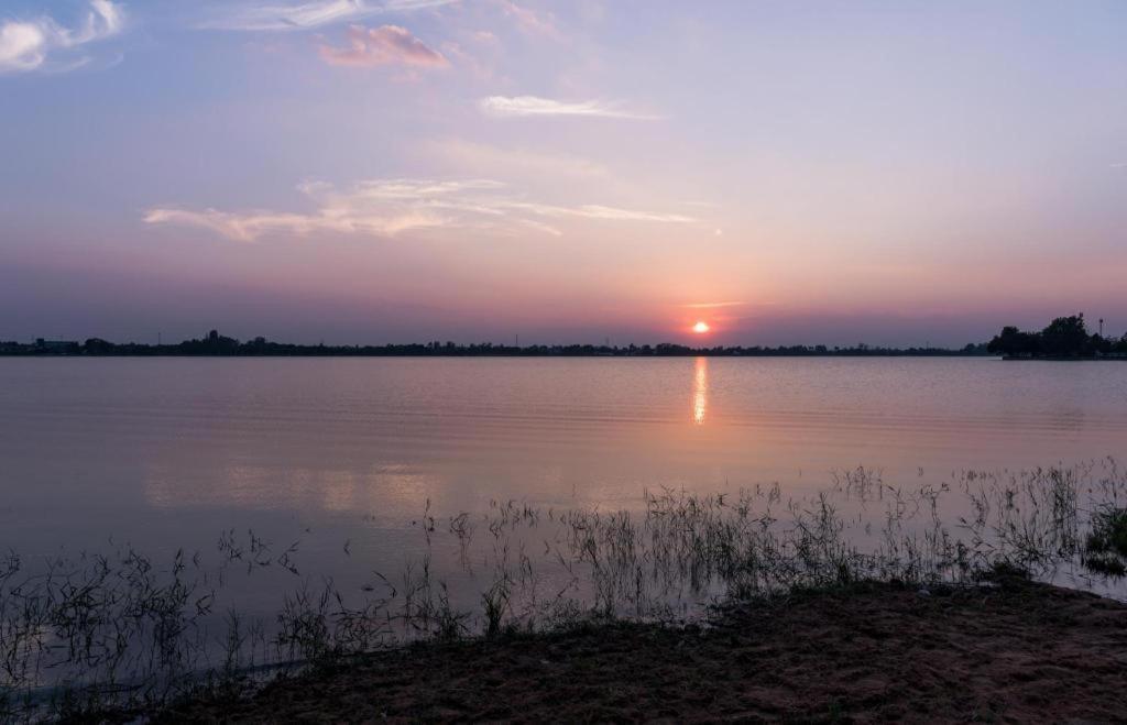 Hotel Le Lerts Living Khon Kaen Bagian luar foto