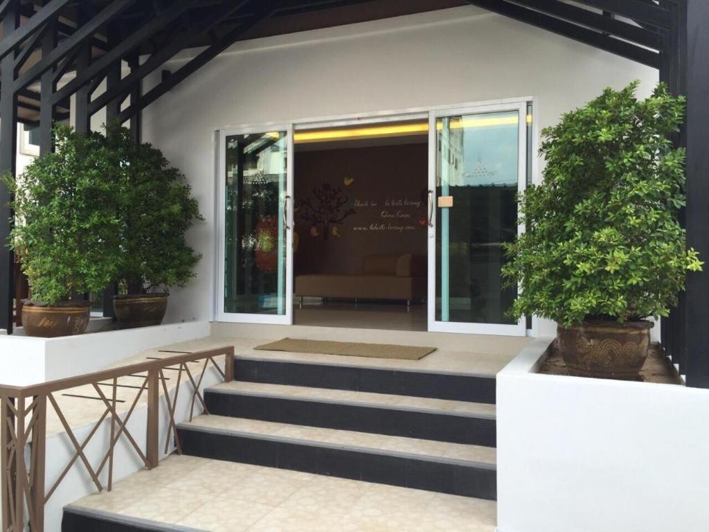 Hotel Le Lerts Living Khon Kaen Bagian luar foto
