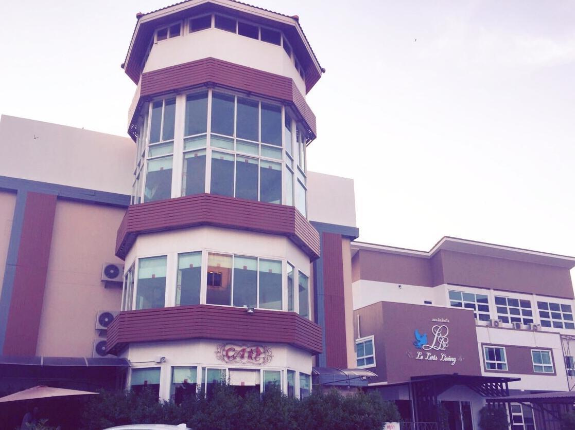 Hotel Le Lerts Living Khon Kaen Bagian luar foto