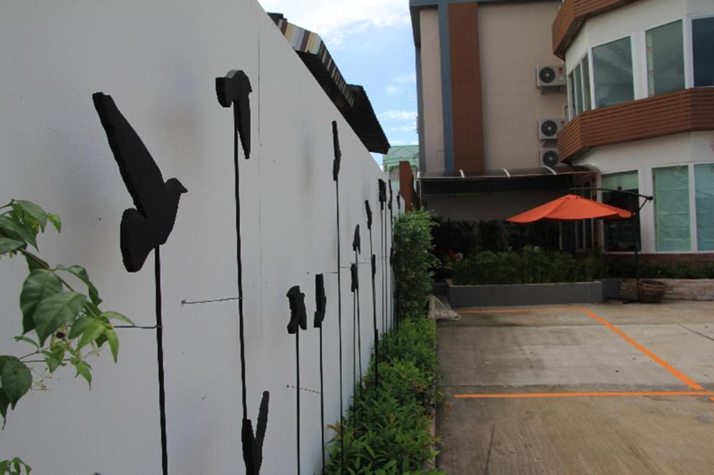 Hotel Le Lerts Living Khon Kaen Bagian luar foto